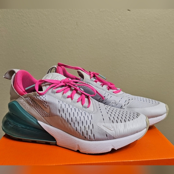 Nike Women's Air Max 270 in Gray and Pink - Picture 3 of 12